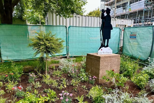 Community Planting Day in St Katherine’s Gardens